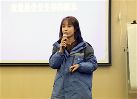 左右手新媒體負責(zé)人龔總