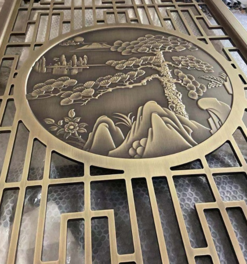 木工手工雕刻：玄關(guān)屏風設計 銅藝雕刻屏風色彩相比